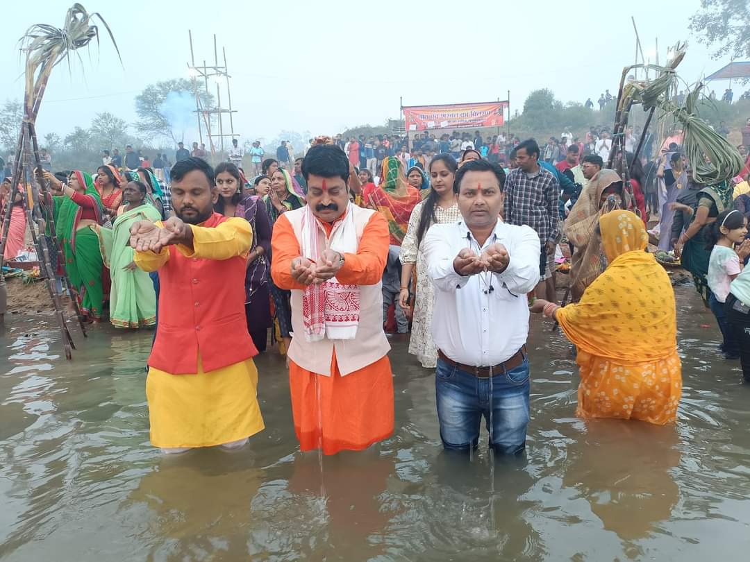 विधायक प्रतिनिधि आदित्य चौधरी ने  छठ पूजा की शुभकामनाएं दीं