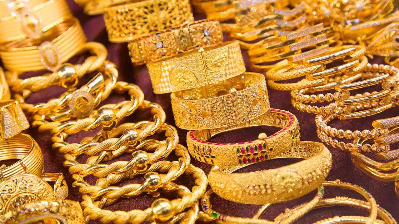 Gold Price Today: सोने और चांदी की कीमतों में आई राहत, खरीदारों के लिए सोमवार की सुबह खुशखबरी
