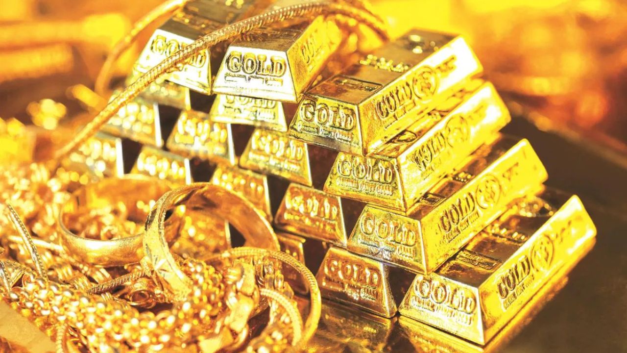 Gold Price Today: सोना हुआ थोड़ा और सस्ता, चांदी फिर चमकी, जानिए आज के बाजार का पूरा हाल