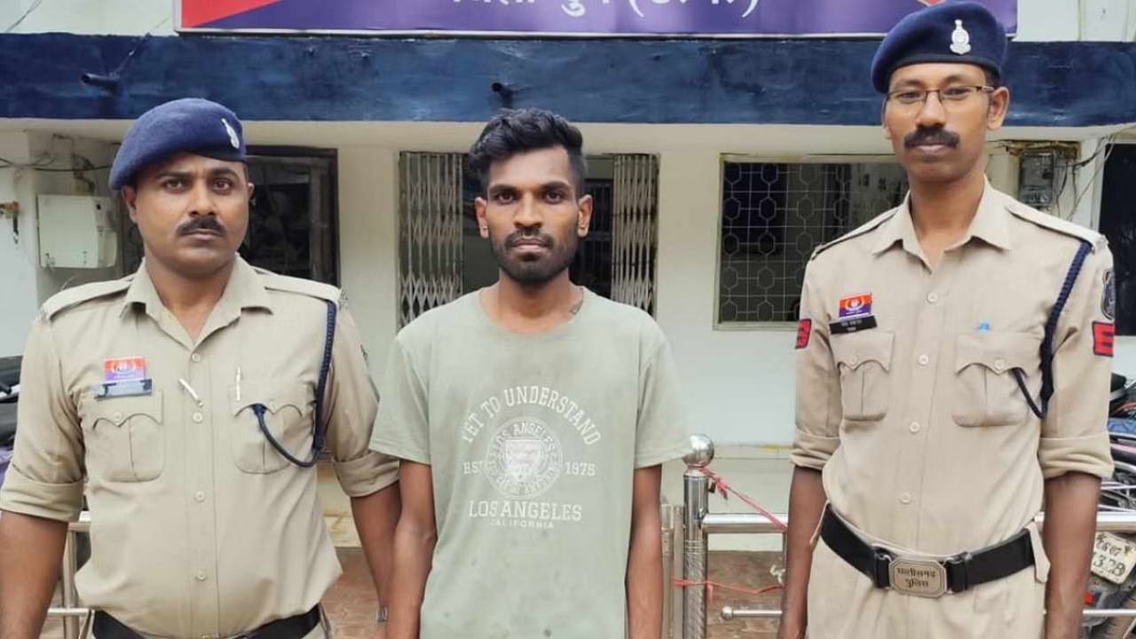 Chhattisgarh News: अश्लील वीडियो वायरल करने की धमकी देकर युवक से ऐंठे 29 लाख, पुलिस ने पकड़ा आरोपी