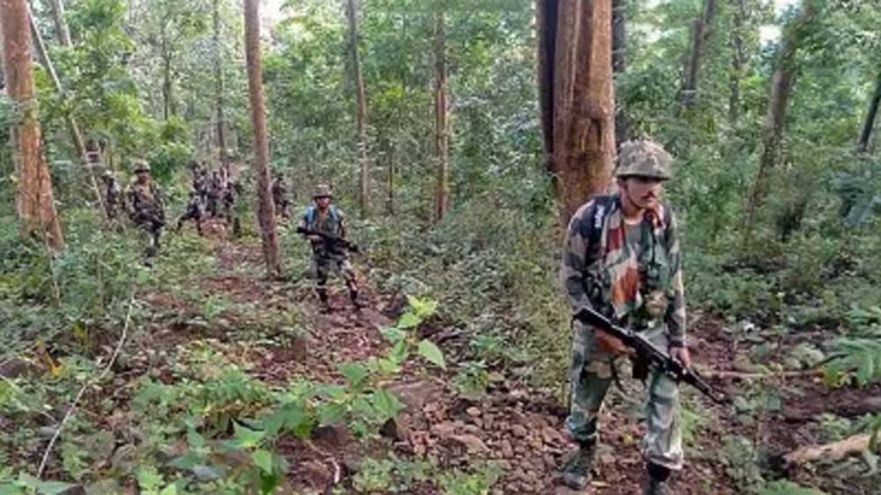 Chhattisgarh के सुकमा जिले में सुरक्षाबलों और नक्सलियों के बीच मुठभेड़ में दो नक्सली मारे गए