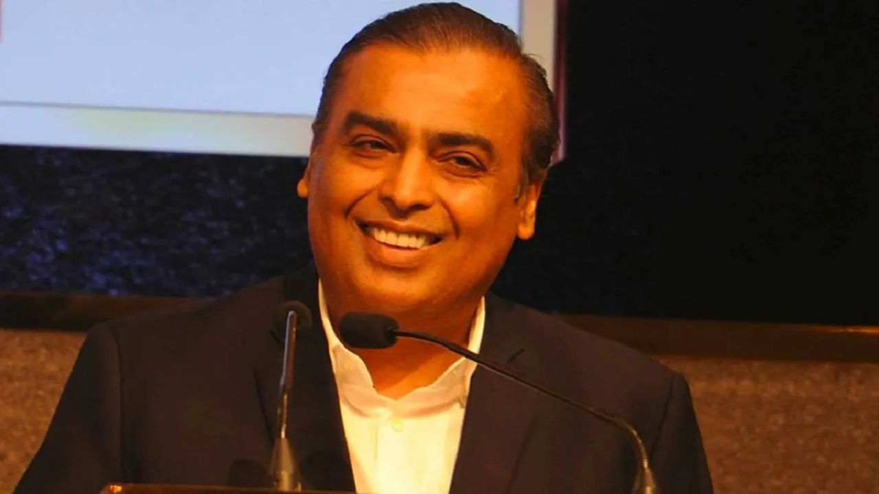 Mukesh Ambani ने बिताए ICT में तीन घंटे, प्रोफेसर एमएम शर्मा की जीवनी लॉन्च का हिस्सा बने