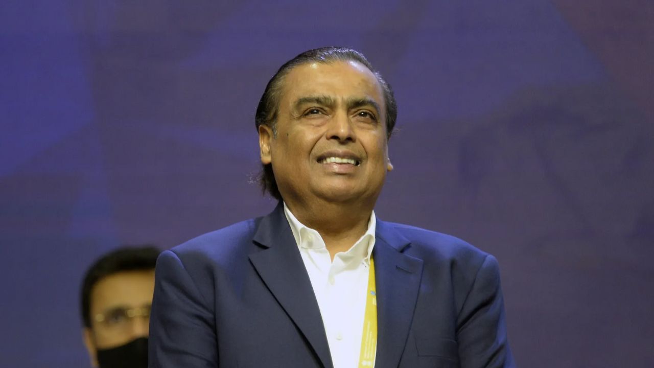 Mukesh Ambani ने बिताए ICT में तीन घंटे, प्रोफेसर एमएम शर्मा की जीवनी लॉन्च का हिस्सा बने