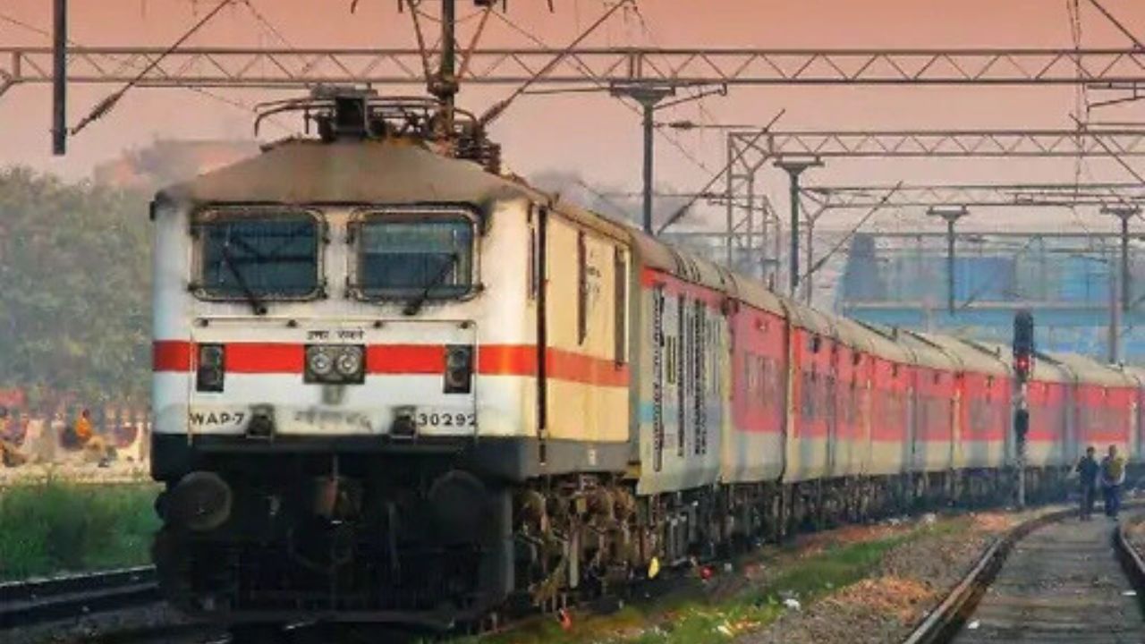 MP News: मध्य प्रदेश में राजधानी एक्सप्रेस बनी निशाना, रानी कमलापति और भोपाल स्टेशन के बीच हमला