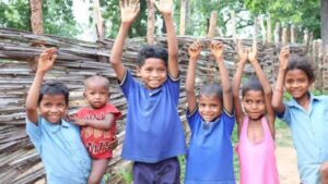Chhattisgarh Latest News: बीजापुर का मुढ़वेण्डी बना बदलाव की मिसाल, अंधेरे से उजाले तक की प्रेरक कहानी