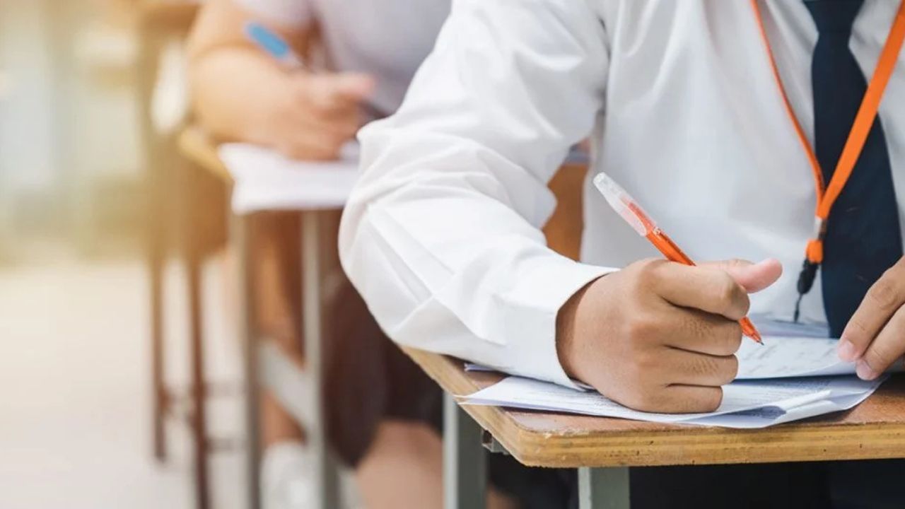 UPSC CSE 2025: क्या आपका प्रीलिम्स पेपर कटेगा या बढ़ेगा? जानिए नेगेटिव मार्किंग का पूरा सच