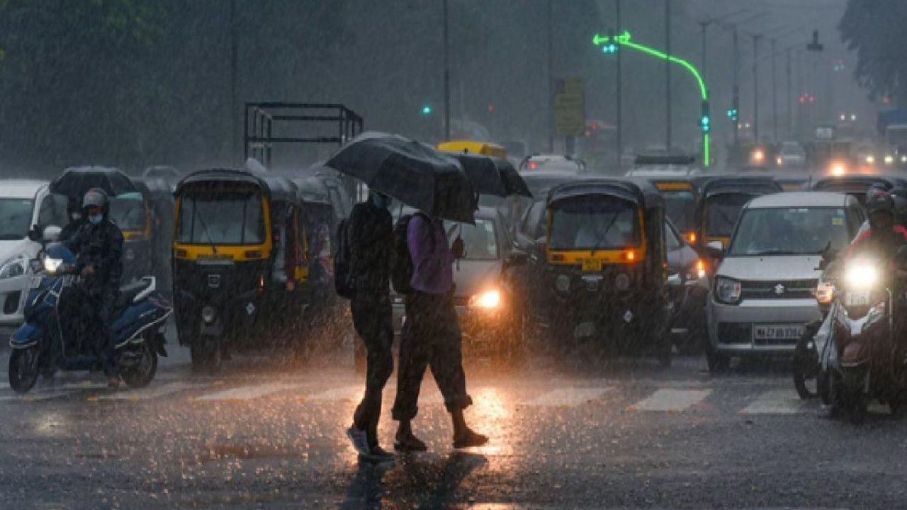 Mp Weather Today: मध्यप्रदेश में फिर बरसे बादल, बारिश से नदी-नाले उफान पर, 15 जिलों में अलर्ट जारी
