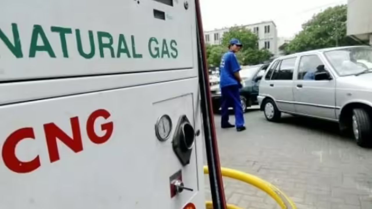 CNG and PNG Rates: देशभर में CNG-PNG उपभोक्ताओं को मिलेगा फायदा, टैरिफ बदलाव से घट सकते हैं रेट