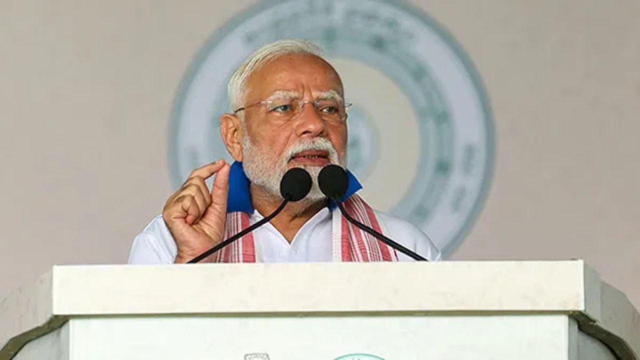 PM Modi ने आंध्र प्रदेश में दिया योग का संदेश, लाखों लोगों संग किया सामूहिक योग