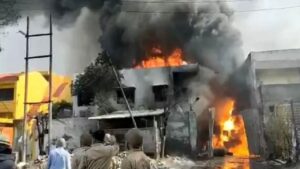 Tamil Nadu Fire Cracker: पटाखा बनाते वक्त हुआ ब्लास्ट, सिवकासी में मजदूरों की जिंदगी उजड़ गई चंद सेकंड में