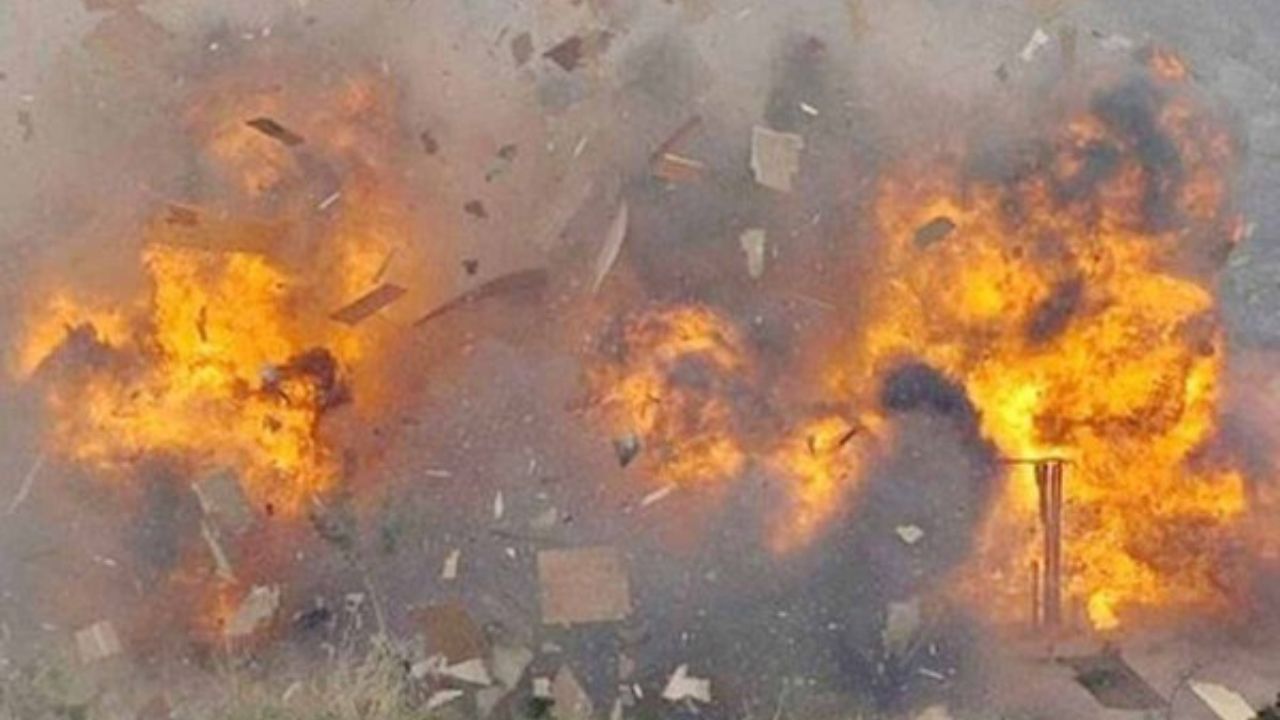 Tamil Nadu Fire Cracker: पटाखा बनाते वक्त हुआ ब्लास्ट, सिवकासी में मजदूरों की जिंदगी उजड़ गई चंद सेकंड में