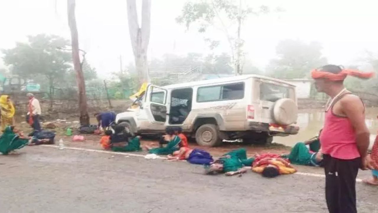 Shahdol News: अयोध्या यात्रा बनी आखिरी सफर, टूफान वाहन पेड़ से टकराया, मंजर देख कांप उठे लोग