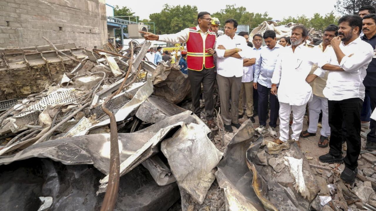 Sigachi Blast: तेलंगाना फैक्ट्री धमाके में 40 की मौत, पुराने मशीनों की अनदेखी बनी 33 जख्मी ज़िंदगियों की वजह