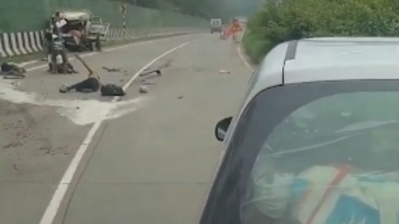 MP News: मध्यप्रदेश में भीषण सड़क हादसा, नशे में ट्रक ड्राइवर ने कुचले 10 लोग, लाइव वीडियो में कैद मौत