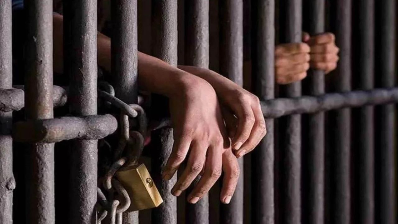 Chhattisgarh News: पूरा परिवार गया जेल! ज़मीन के लिए हत्या, पांच महिलाओं समेत 12 लोगों को उम्रकैद की सजा