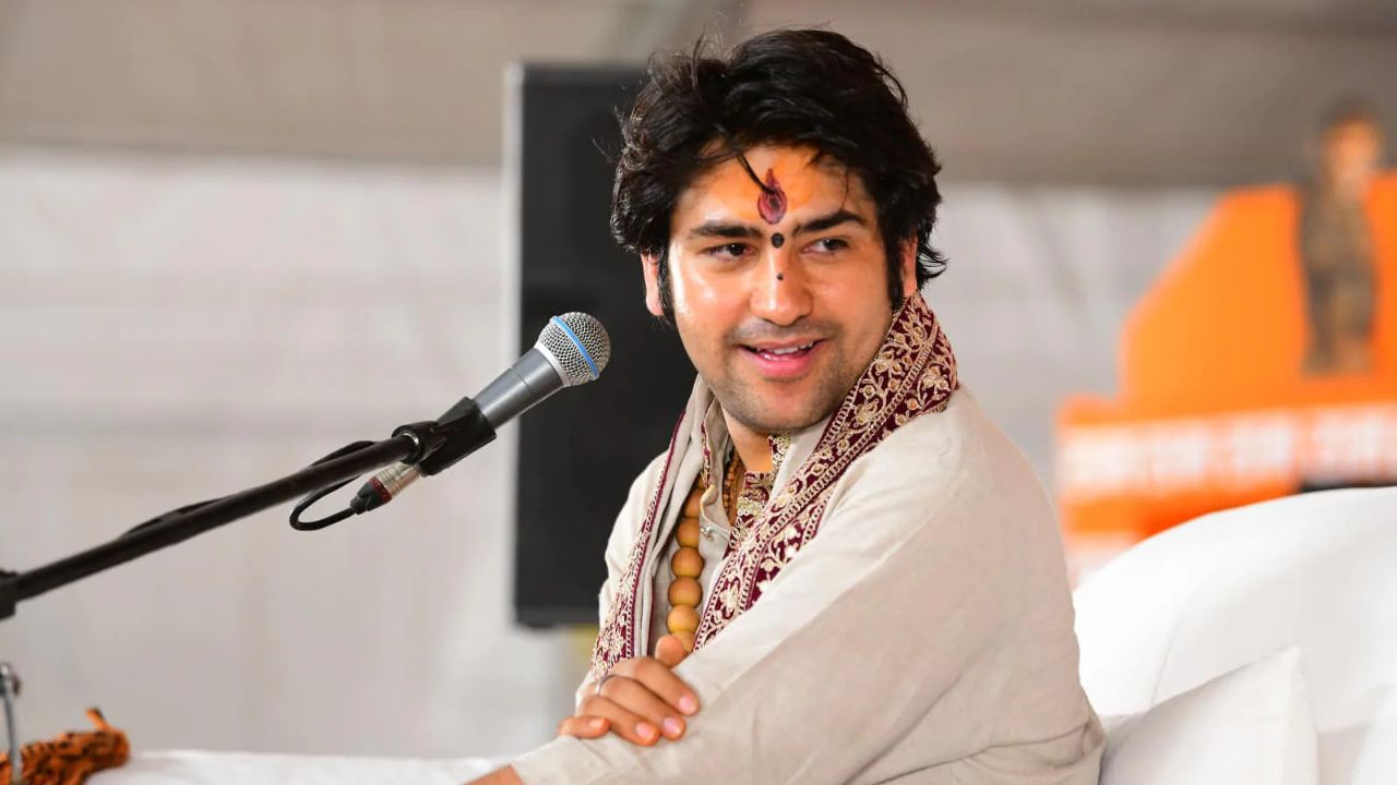 MP News: जातिवाद को बताया देश का कैंसर, हिंदू राष्ट्र की फिर मांग उठाई बाबा बागेश्वर ने खुले मंच से दी चेतावनी